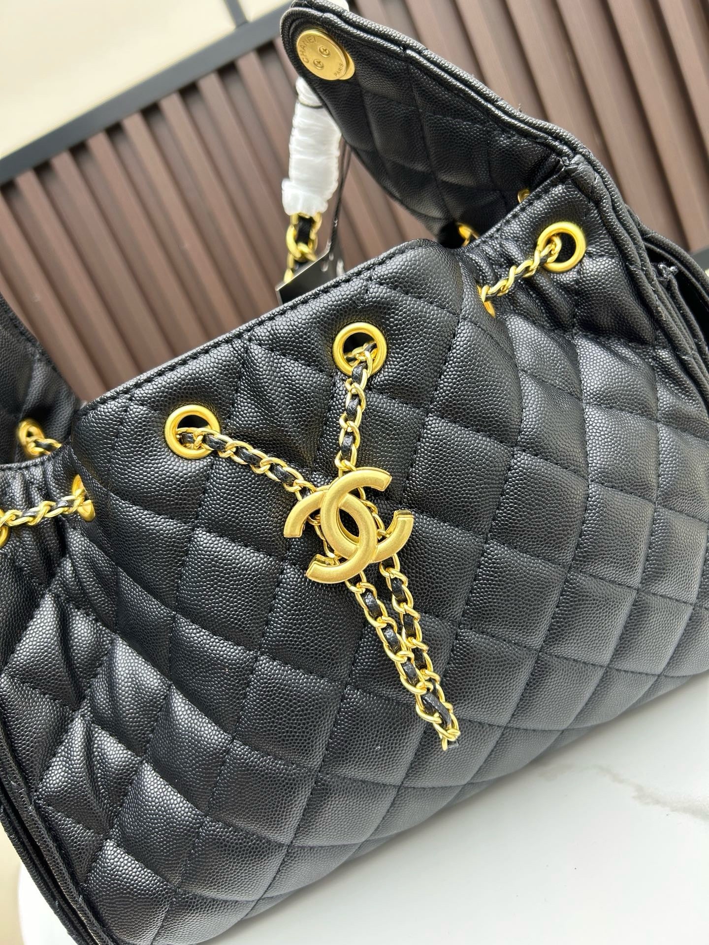 25 Small Handbag Grained Calfskin & Gold-Tone Metal Black AS5293 B20304 94305
