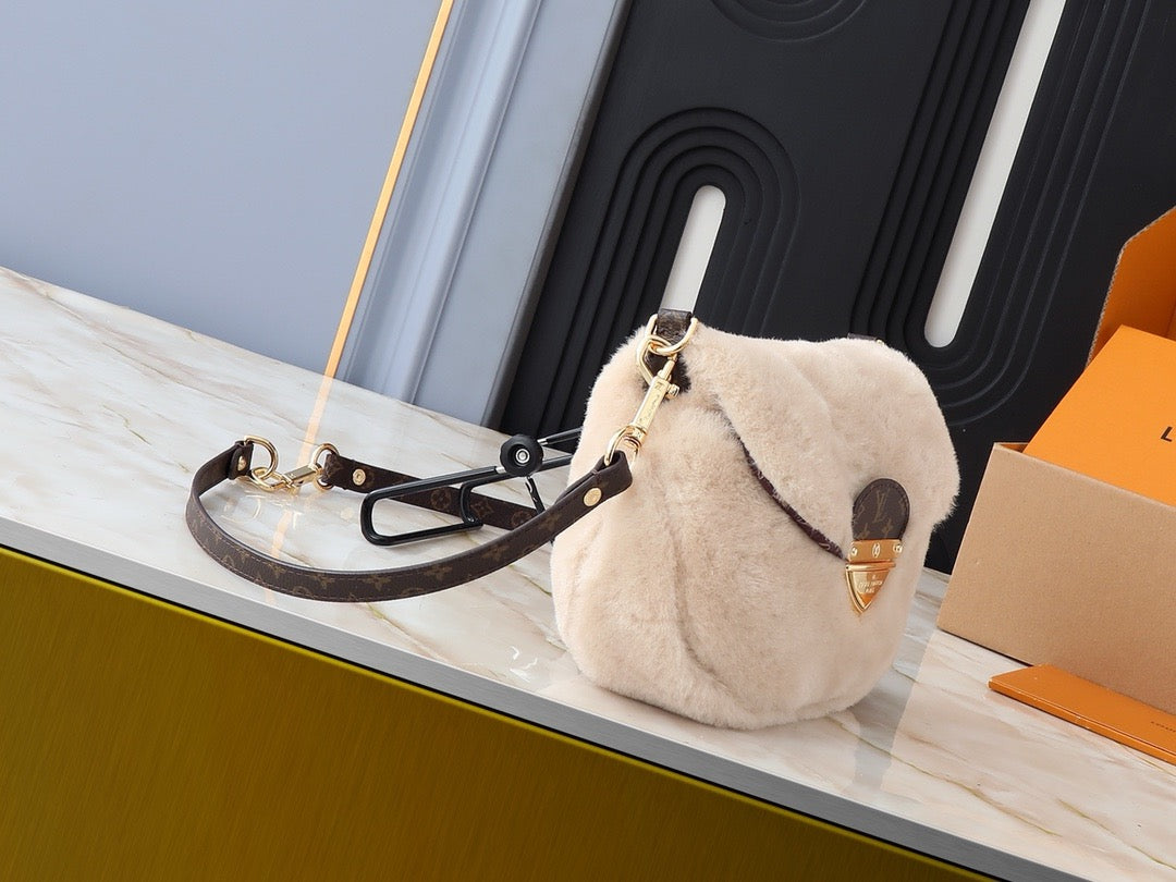 Ski Cozygram Series Sunset Handbags M12097