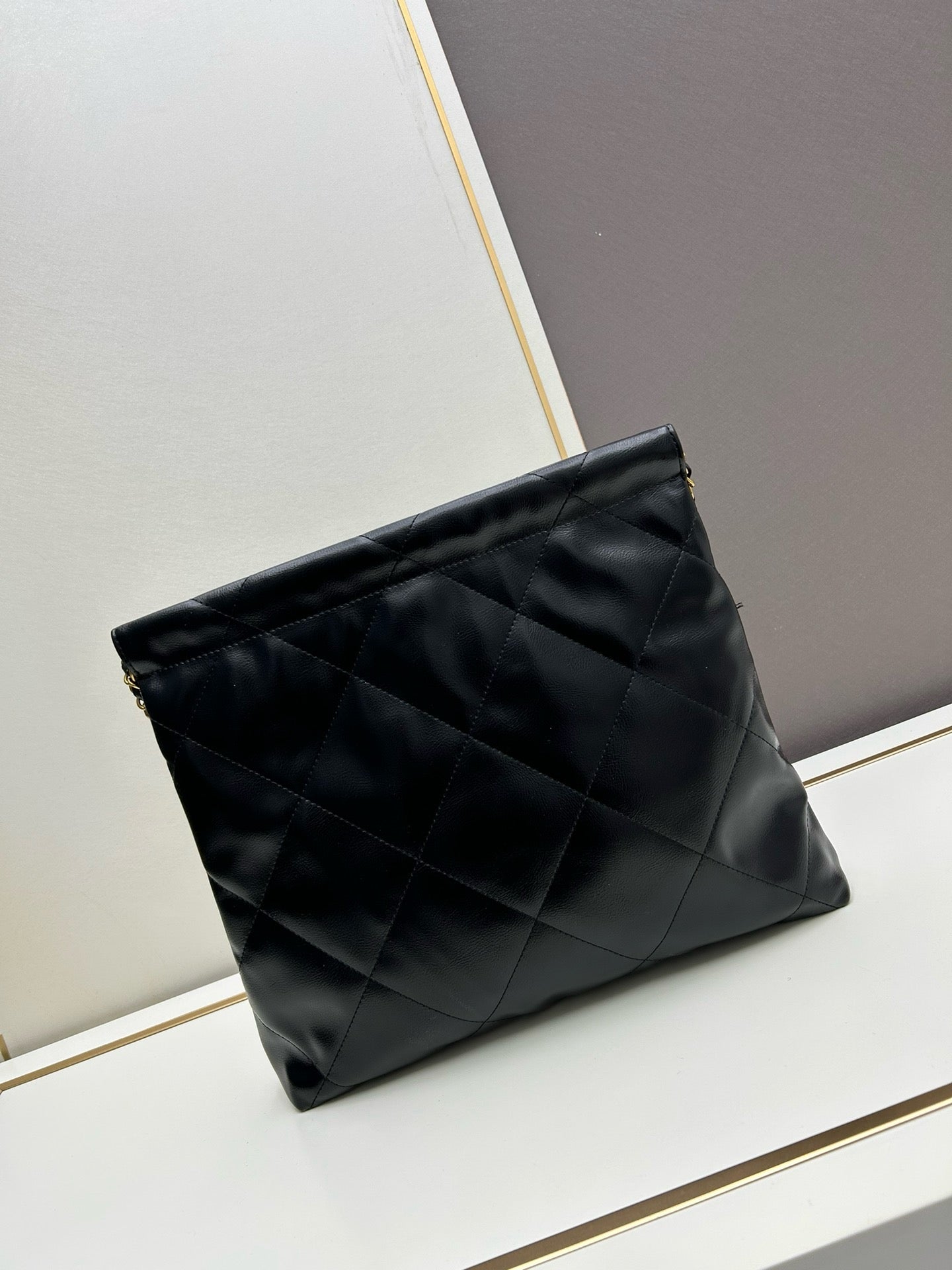22 Handbag with Pockets Shiny Calfskin & Gold-Tone Metal Black AS3981 B16652 94305