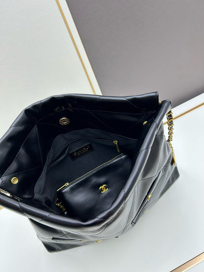 22 Handbag with Pockets Shiny Calfskin & Gold-Tone Metal Black AS3981 B16652 94305