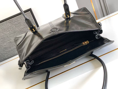 Medium Leather Shoulder Bag 1BD376