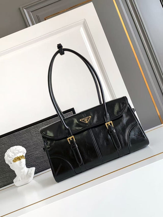 Medium Leather Shoulder Bag 1BD376