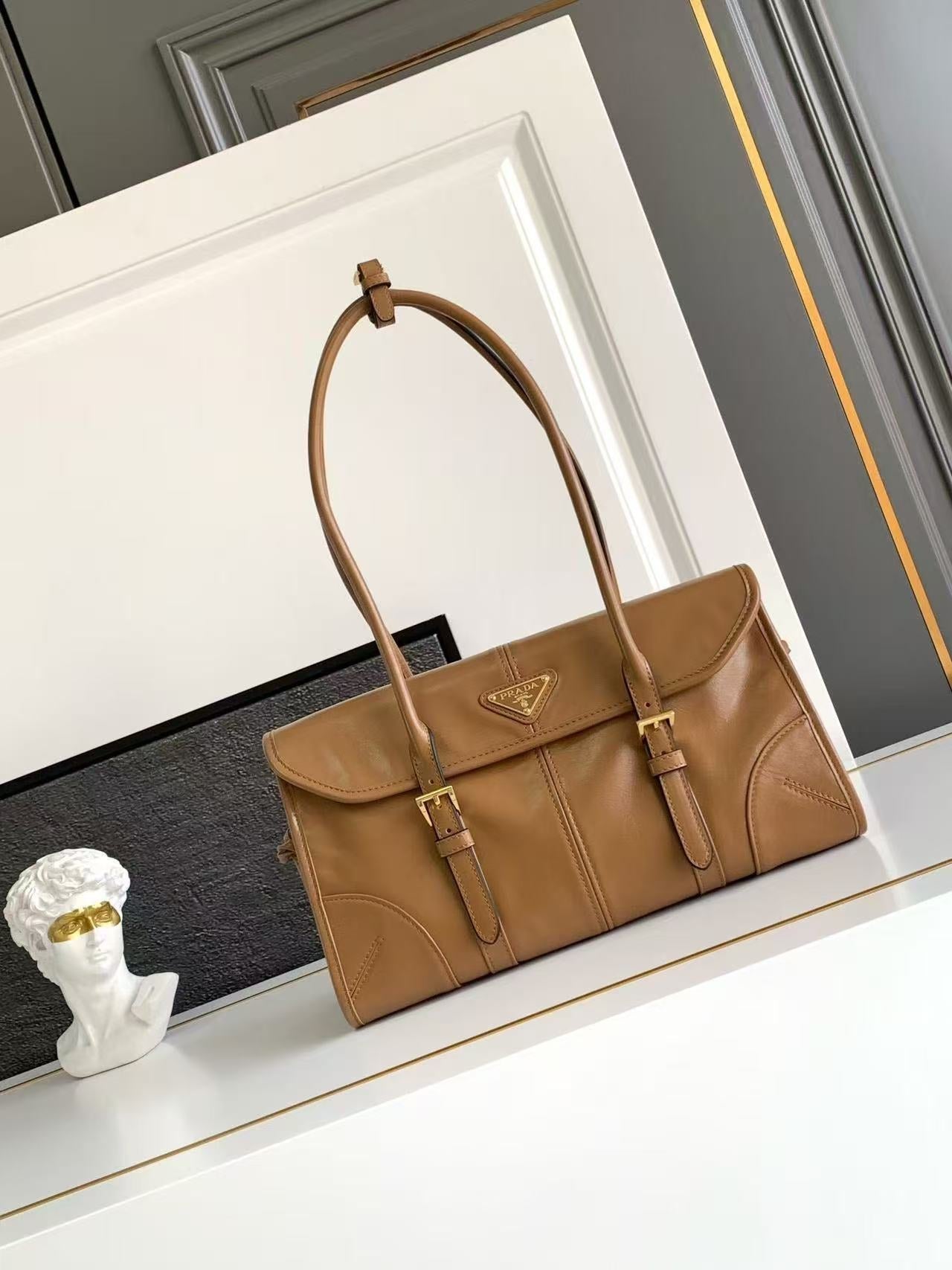 Medium Leather Shoulder Bag 1BD376