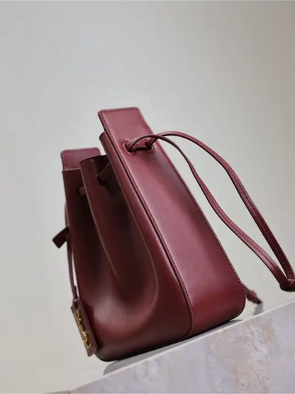 bucket bag in leather