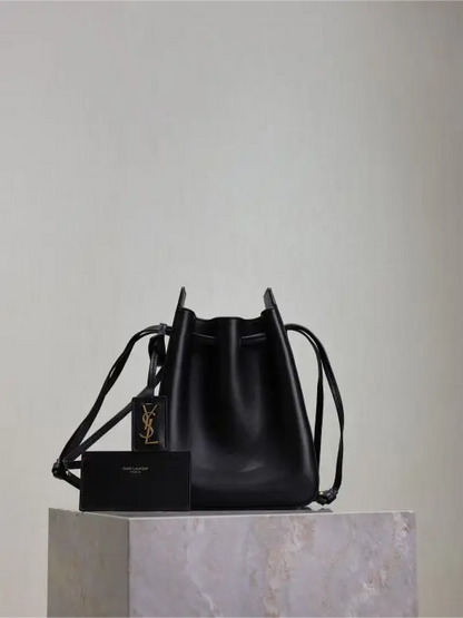 bucket bag in leather