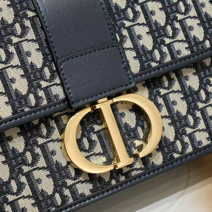 30 Montaigne Flap Bag Oblique Canvas