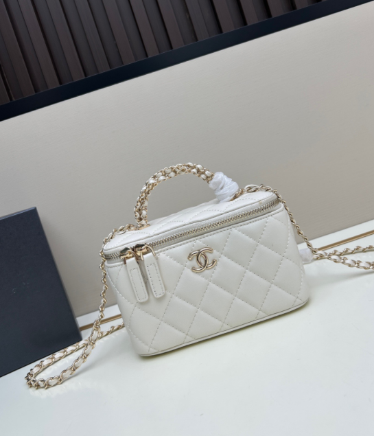 Long Vanity with Chain White Lambskin & Gold-Tone Metal  AP5182 B10307 10601