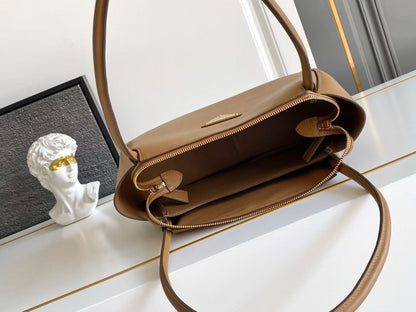 Darling medium leather shoulder bag 1BA444