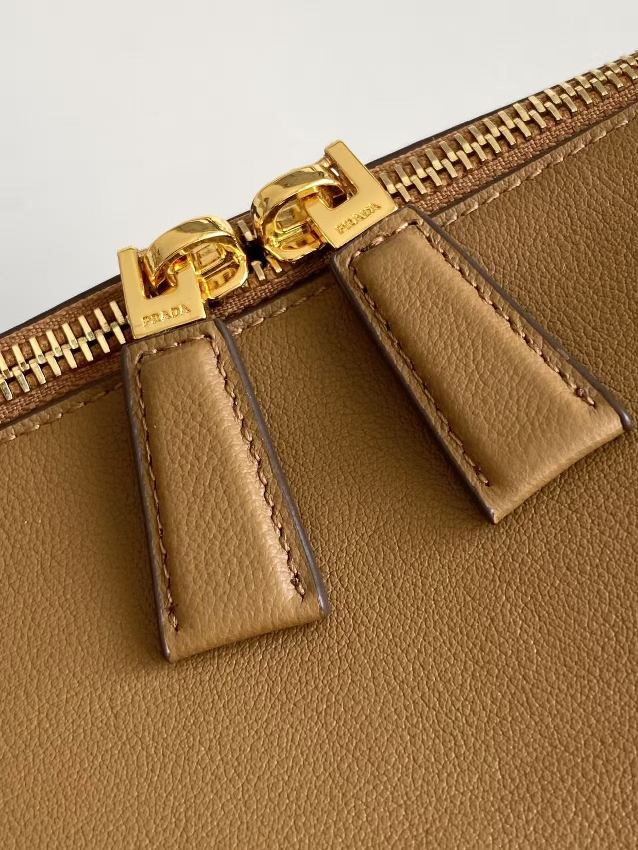 Darling medium leather shoulder bag 1BA444