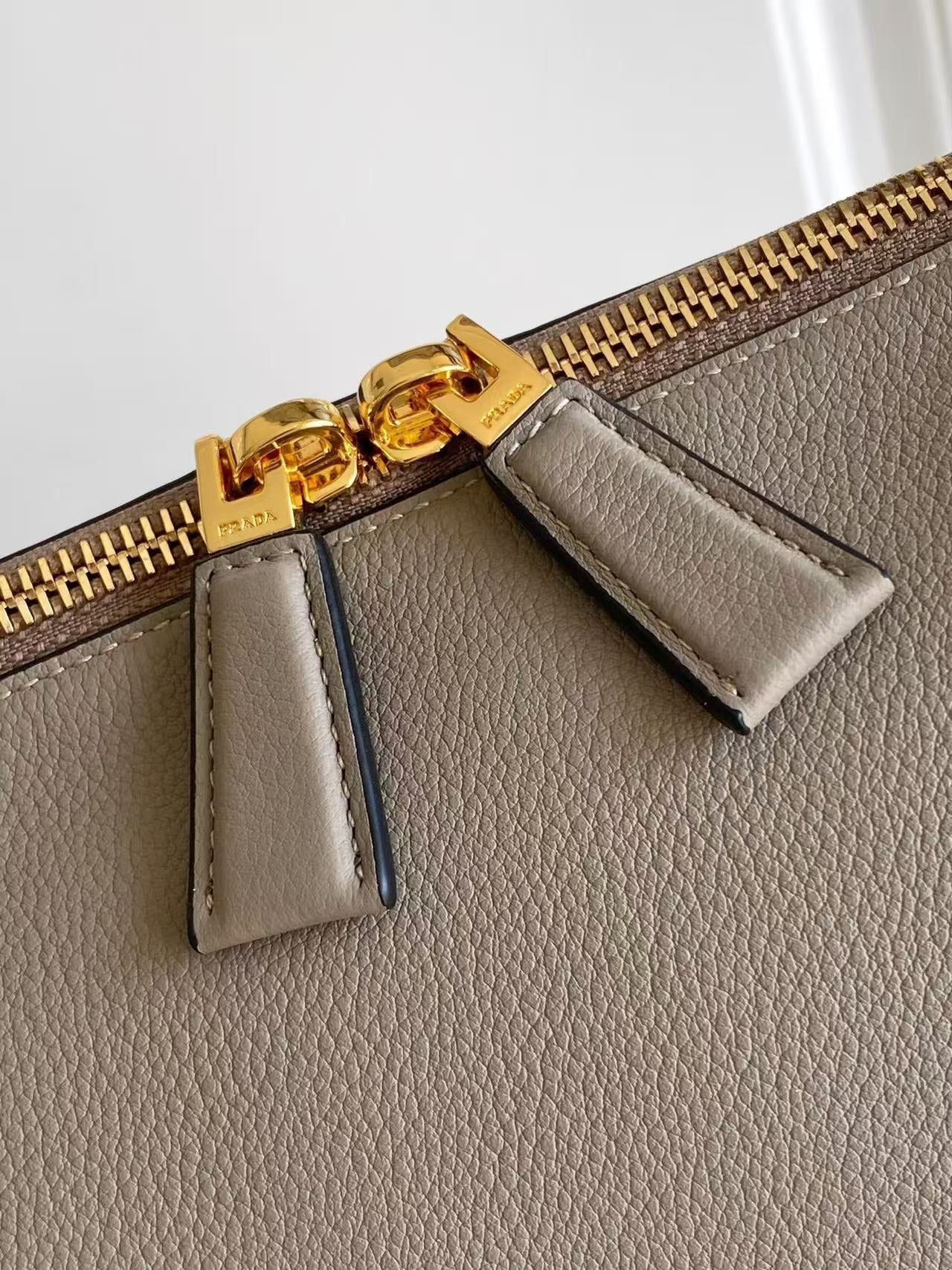 Darling medium leather shoulder bag 1BA444