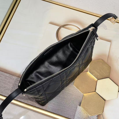 TRAVEL NOMAD Clutch