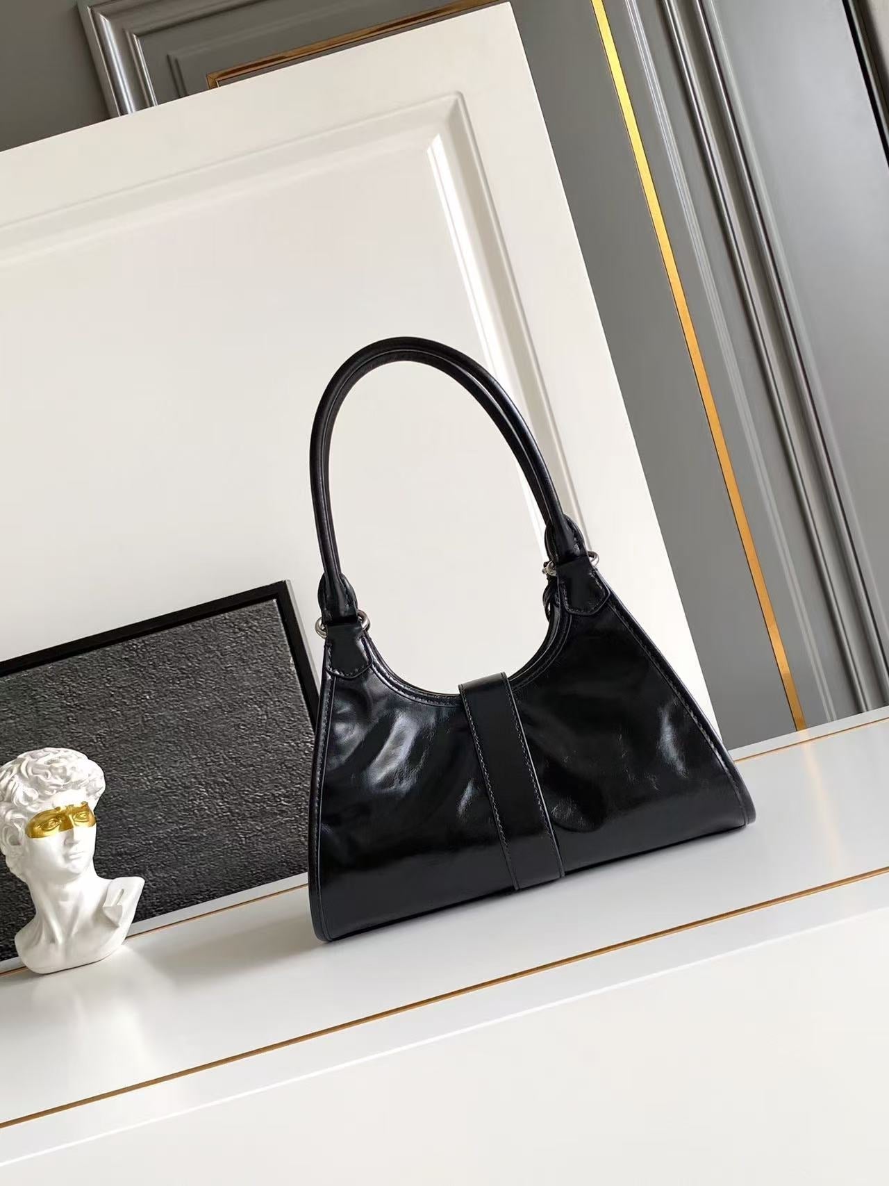 Medium Leather Tote Bag 1BG563