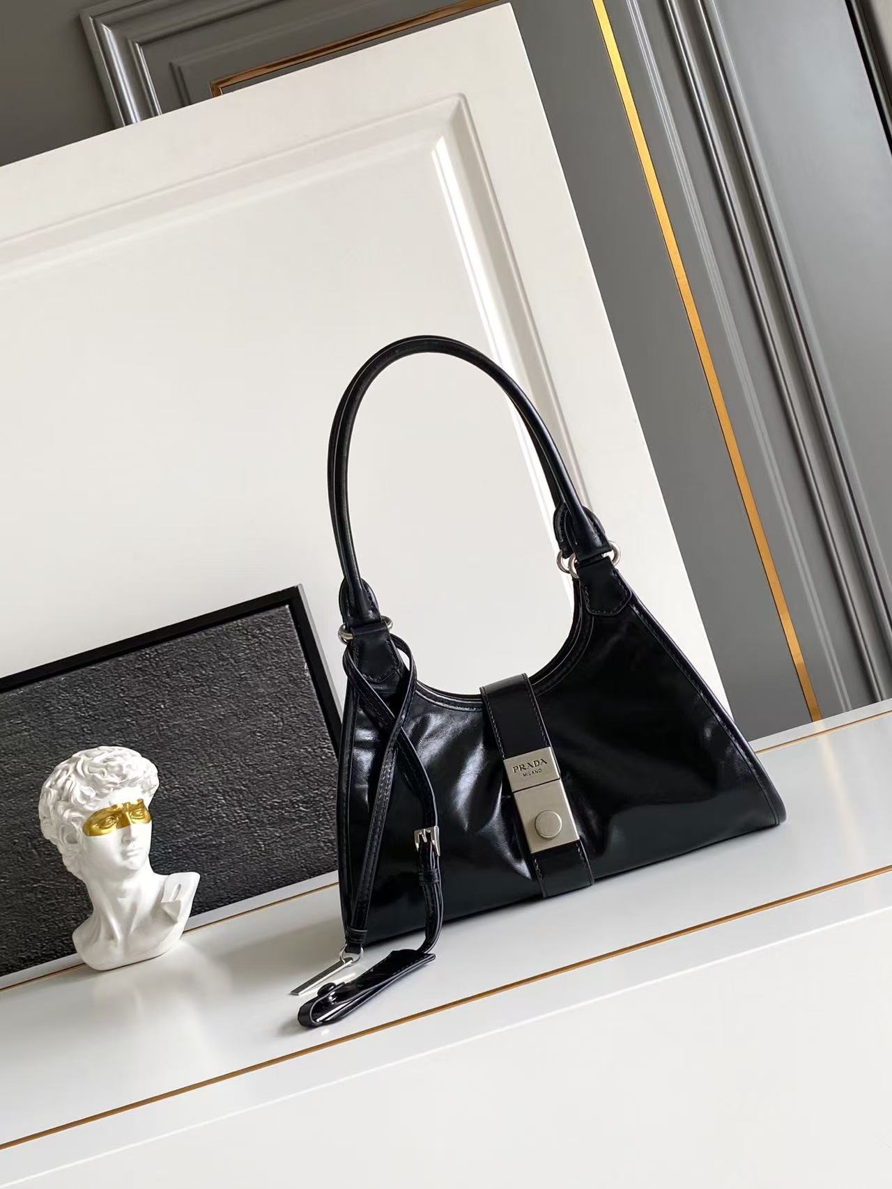 Medium Leather Tote Bag 1BG563