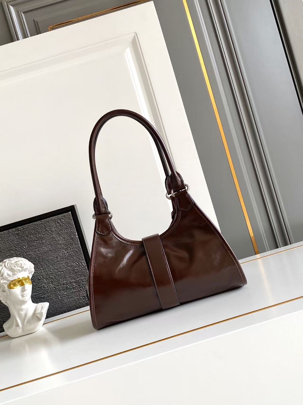Medium Leather Tote Bag 1BG563