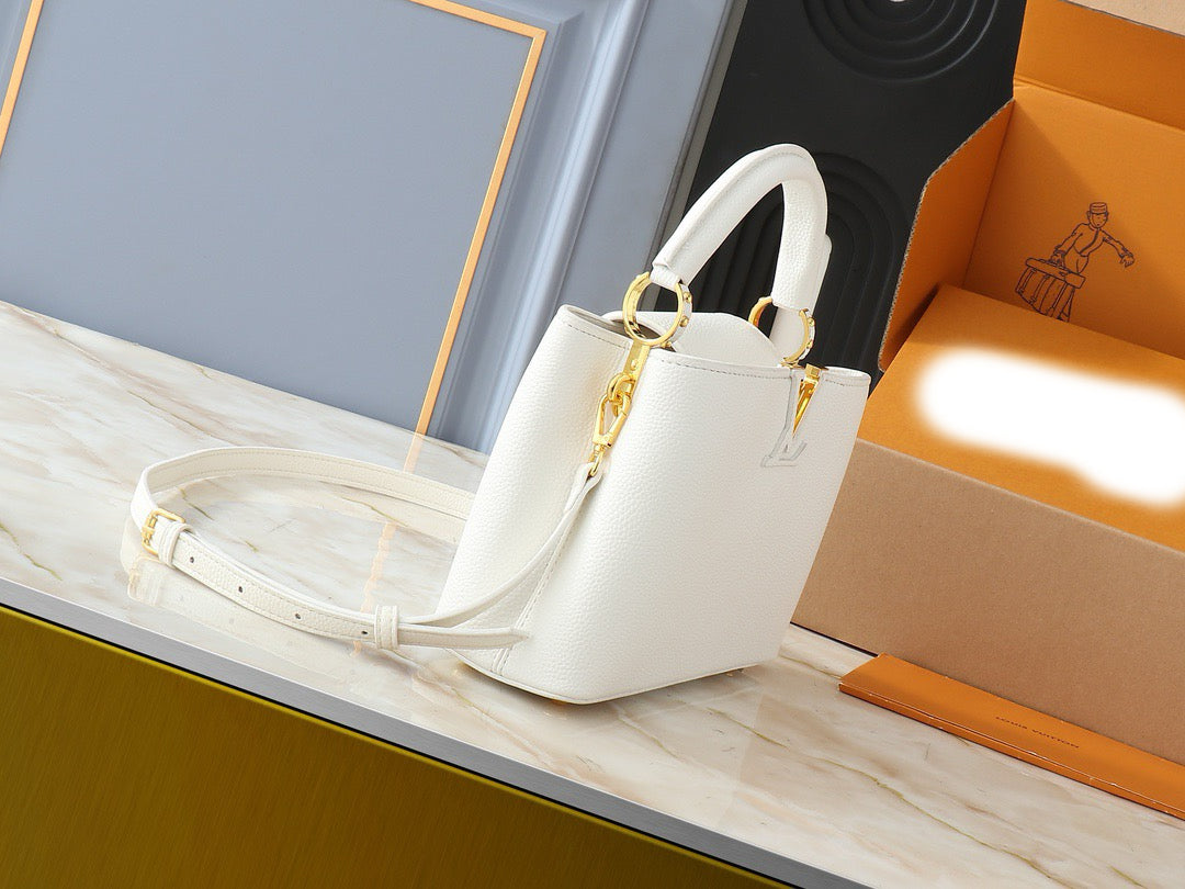 Capucines BB Taurillon Leather Handbag M94634