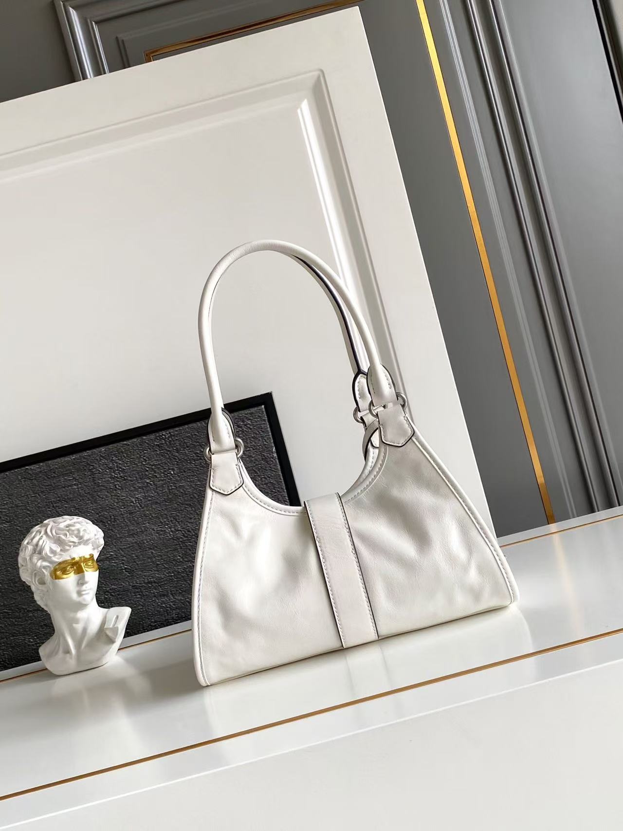 Medium Leather Tote Bag 1BG563