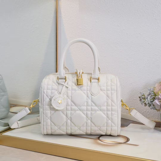 Groove 25 handbag