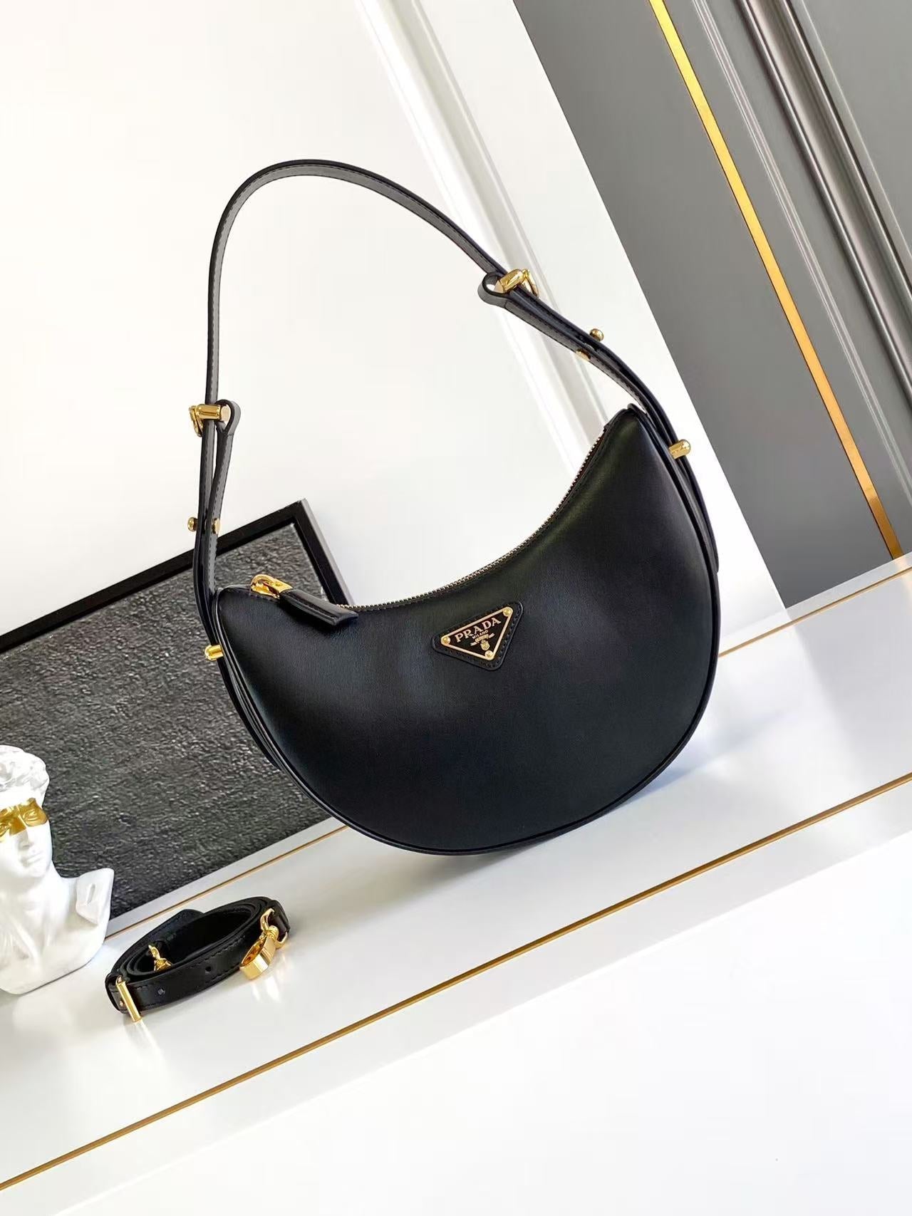 Arqué small leather shoulder bag 1BC194