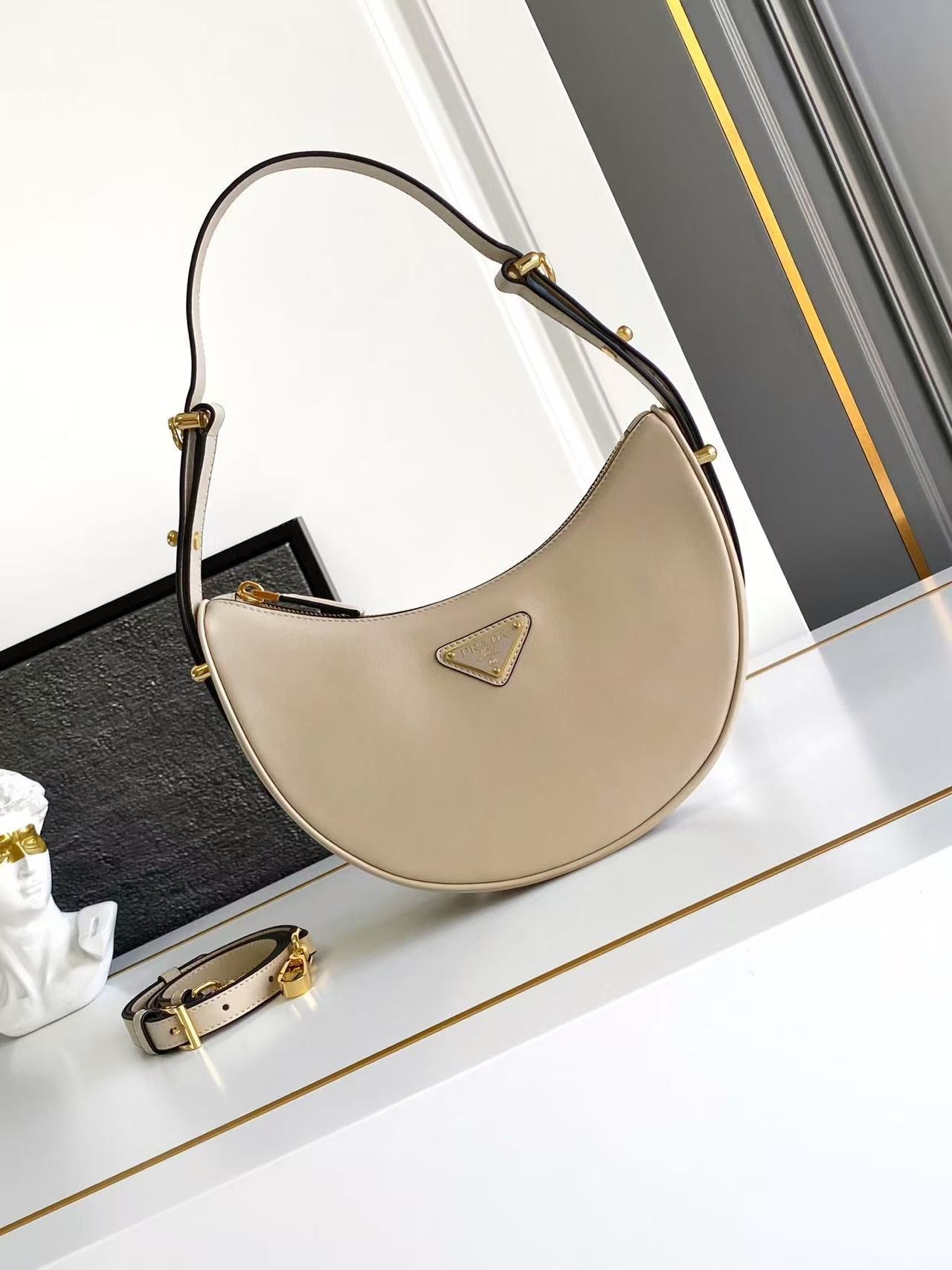 Arqué small leather shoulder bag 1BC194