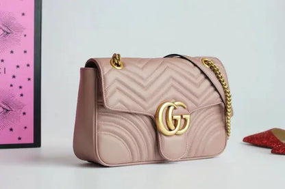 GG Marmont Medium Shoulder Bag
