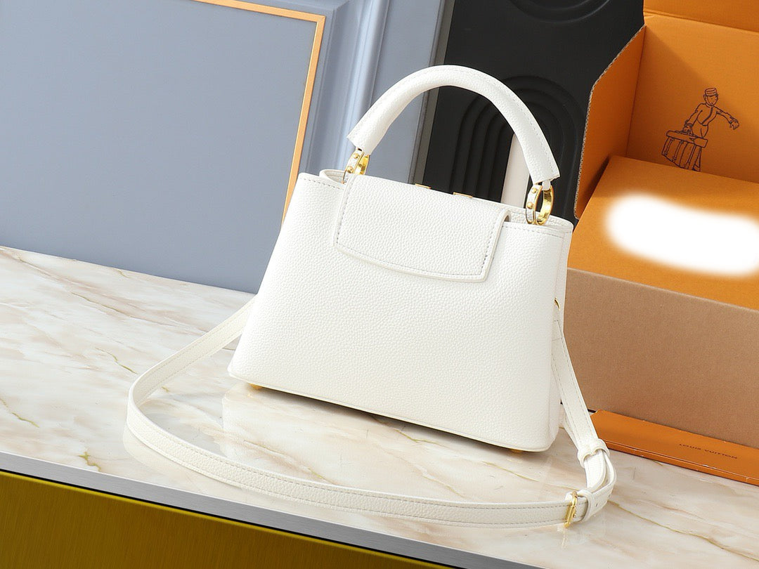 Capucines BB Taurillon Leather Handbag M94634