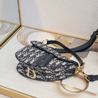 Grained Lether Saddle Bag