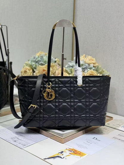 Medium DR Toujours Bag Black Macrocannage Calfskin M2610UBAX_M900