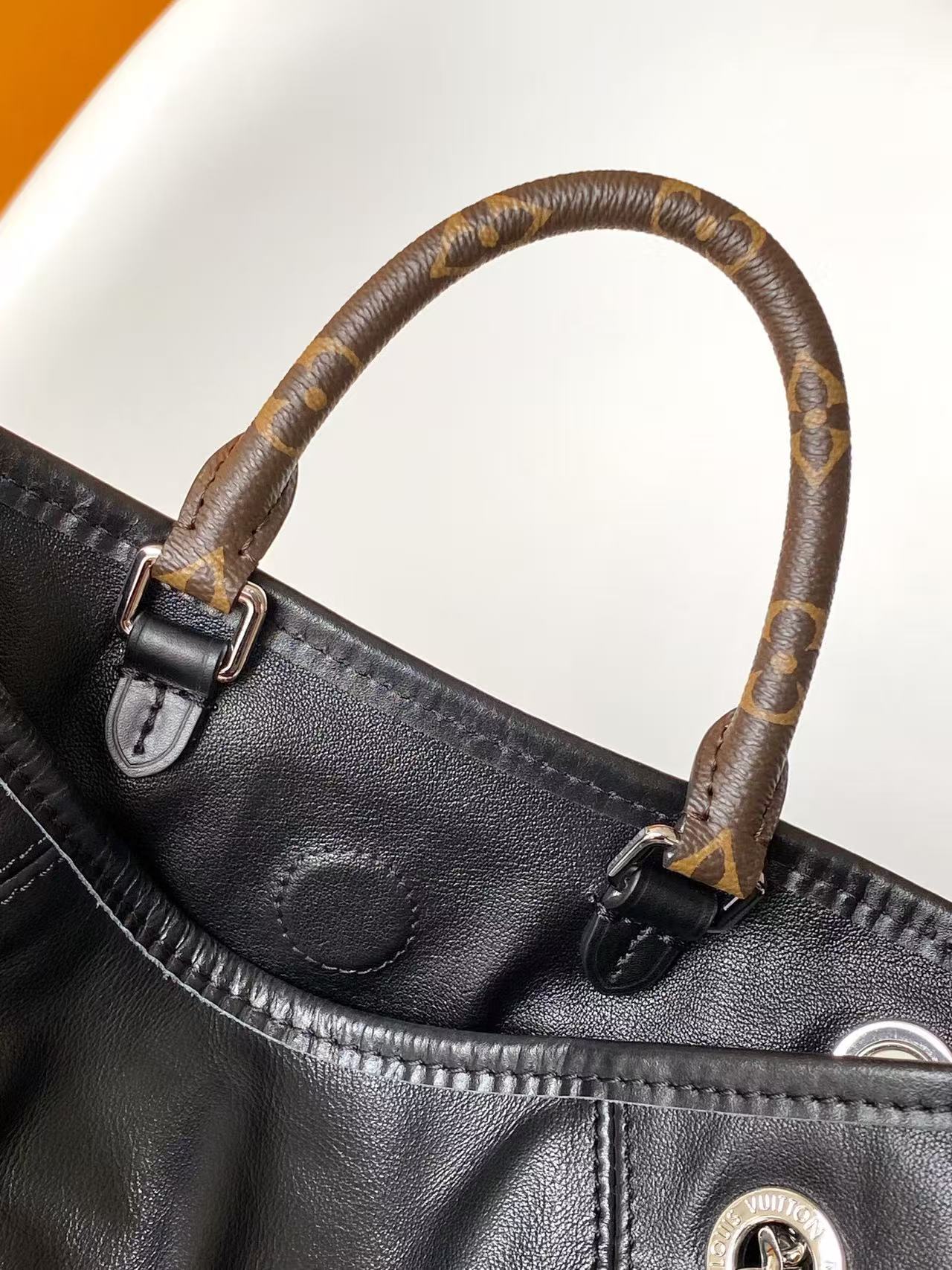 Off Duty Backpack Vibe M25522