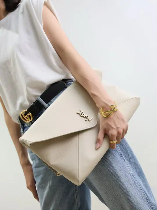 LE CASSANDRE series envelope chain clutch