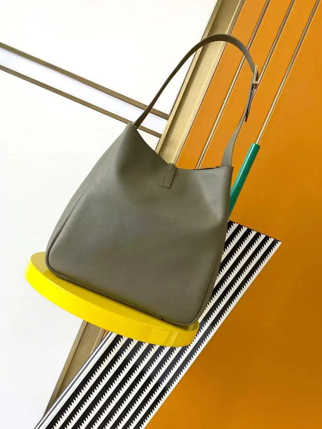 LE 5 À 7 Large Smooth Leather Soft Bag