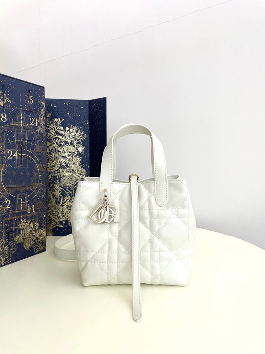 2026 Toujours Vertical Tote Bag, Ivory, Small M2835OSNW_M030
