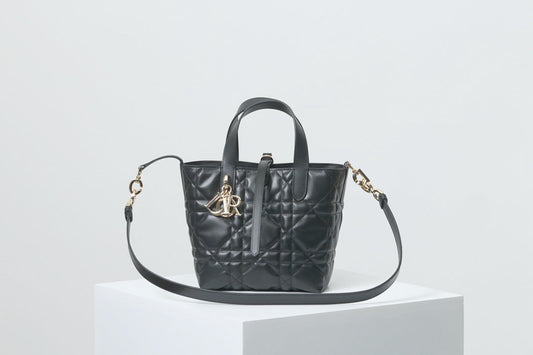 2026 Toujours Black Vertical Tote Bag M2835OSNW_M900