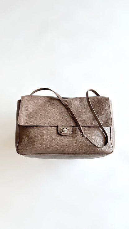 2026 Spring/Summer Collection Oversized Flap Bag in Light Brown Grained Calfskin AS6233-B24008-U8391