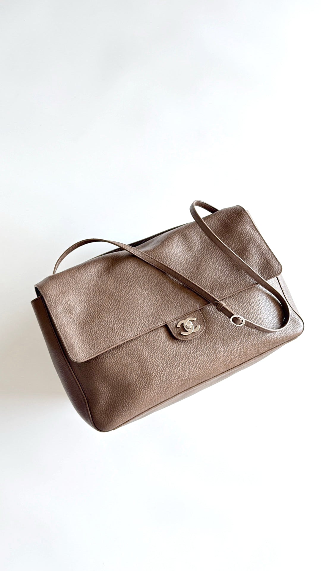 2026 Spring/Summer Collection Oversized Flap Bag in Light Brown Grained Calfskin AS6233-B24008-U8391