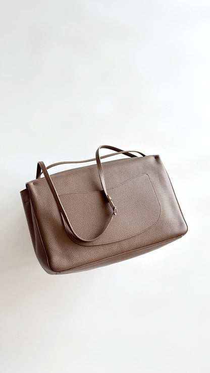 2026 Spring/Summer Collection Oversized Flap Bag in Light Brown Grained Calfskin AS6233-B24008-U8391