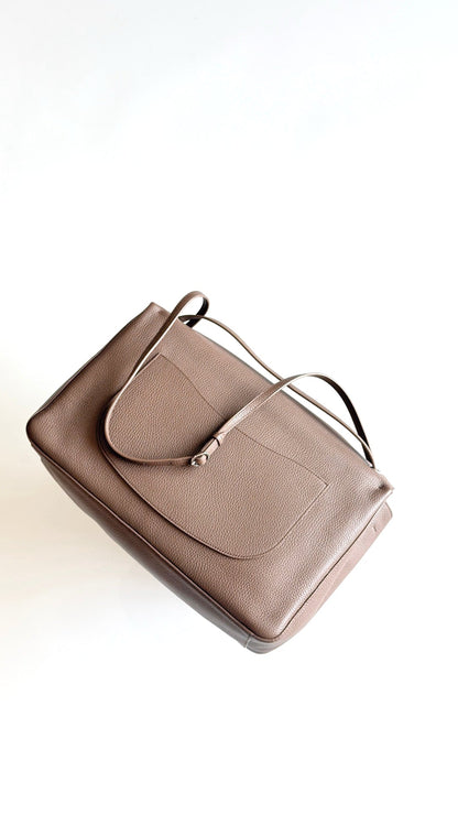 2026 Spring/Summer Collection Oversized Flap Bag in Light Brown Grained Calfskin AS6233-B24008-U8391