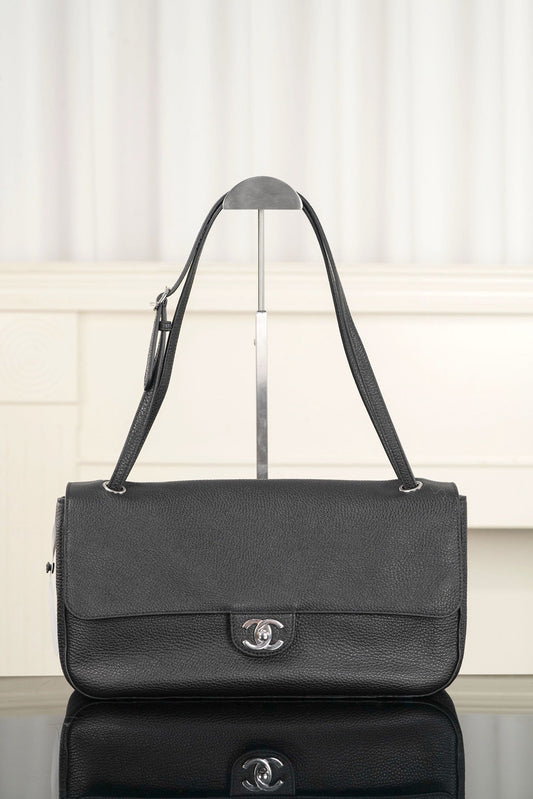 2026 Maxi Flapbag Black Grained Calfskin AS6231 B24008 94305