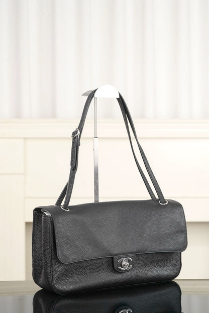 2026 Maxi Flapbag Black Grained Calfskin AS6231 B24008 94305