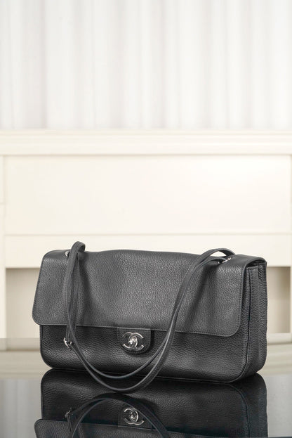 2026 Maxi Flapbag Black Grained Calfskin AS6231 B24008 94305