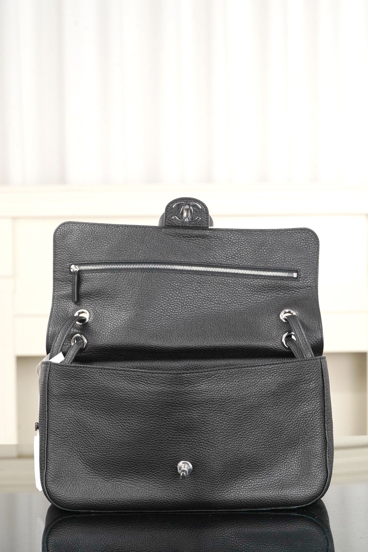 2026 Maxi Flapbag Black Grained Calfskin AS6231 B24008 94305