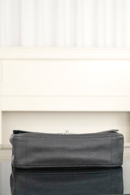 2026 Maxi Flapbag Black Grained Calfskin AS6231 B24008 94305