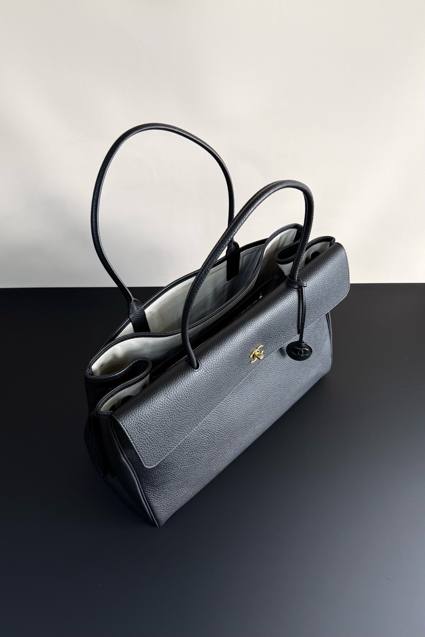2026 Large Shopping Bag - Black Premium Grained Calfskin Tote AS6289 B24248 94305