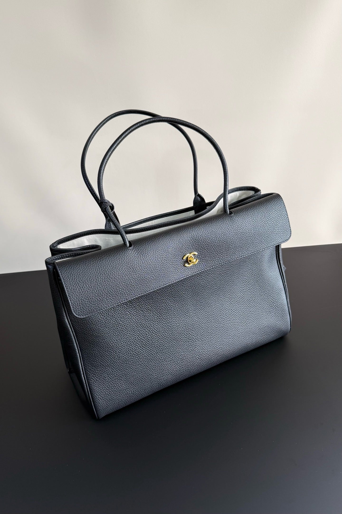 2026 Large Shopping Bag - Black Premium Grained Calfskin Tote AS6289 B24248 94305