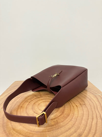 2026 Le 5 à 7 Supple Rouge Legion/Burgundy Small Leather Shoulder Bag 713938AAAUQ6475