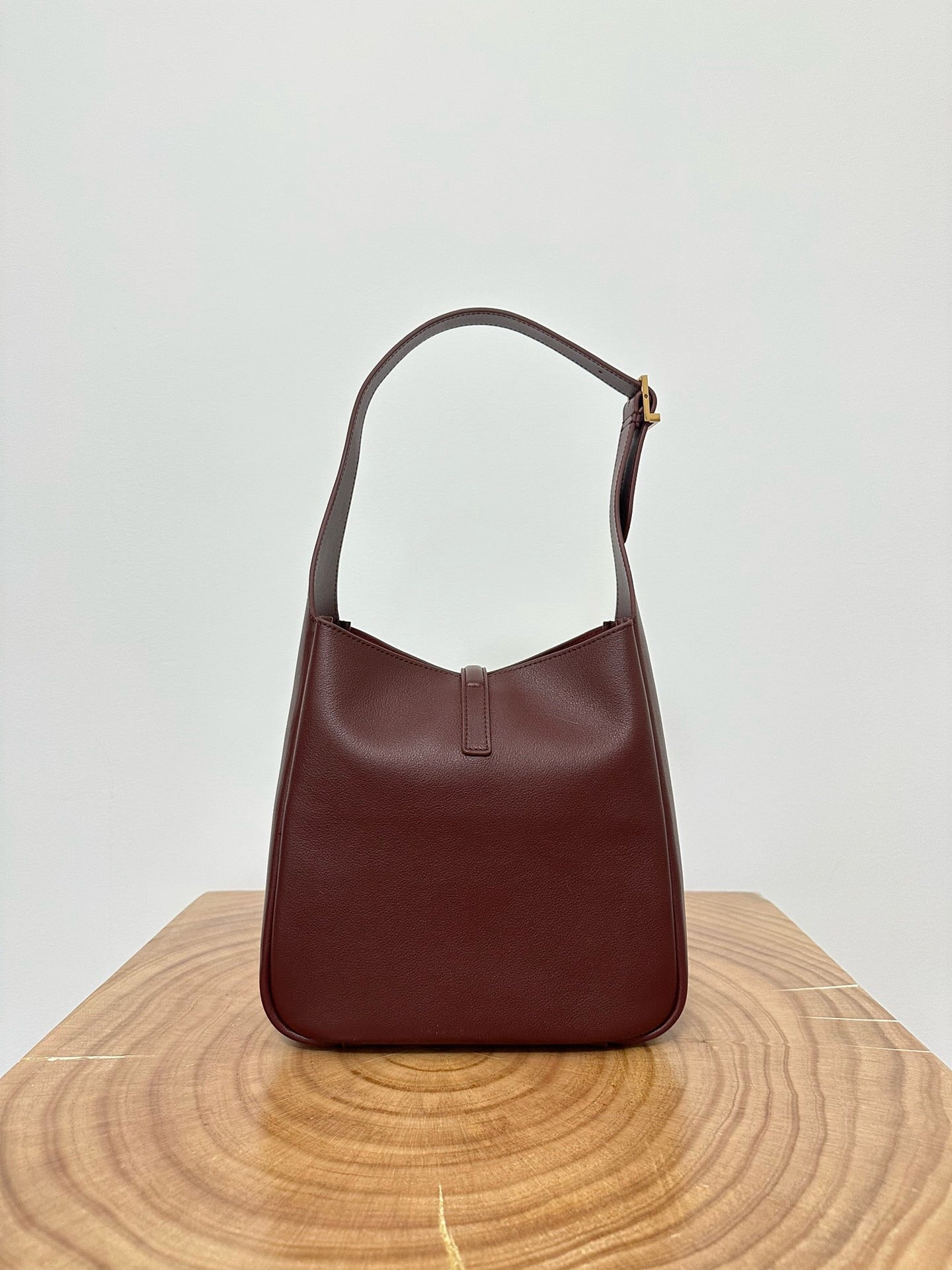 2026 Le 5 à 7 Supple Rouge Legion/Burgundy Small Leather Shoulder Bag 713938AAAUQ6475