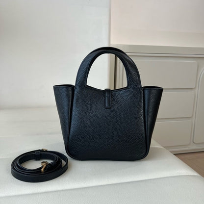 2026 LE 5 À 7 BABY BEA Black Grained Leather Tote Bag 872469AADUU1000
