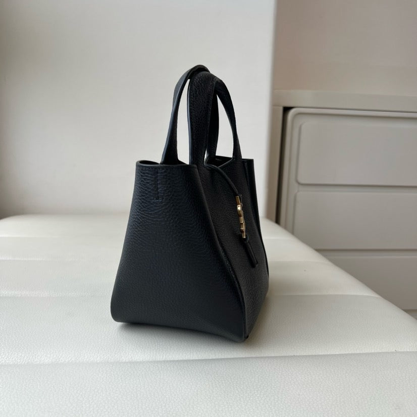 2026 LE 5 À 7 BABY BEA Black Grained Leather Tote Bag 872469AADUU1000