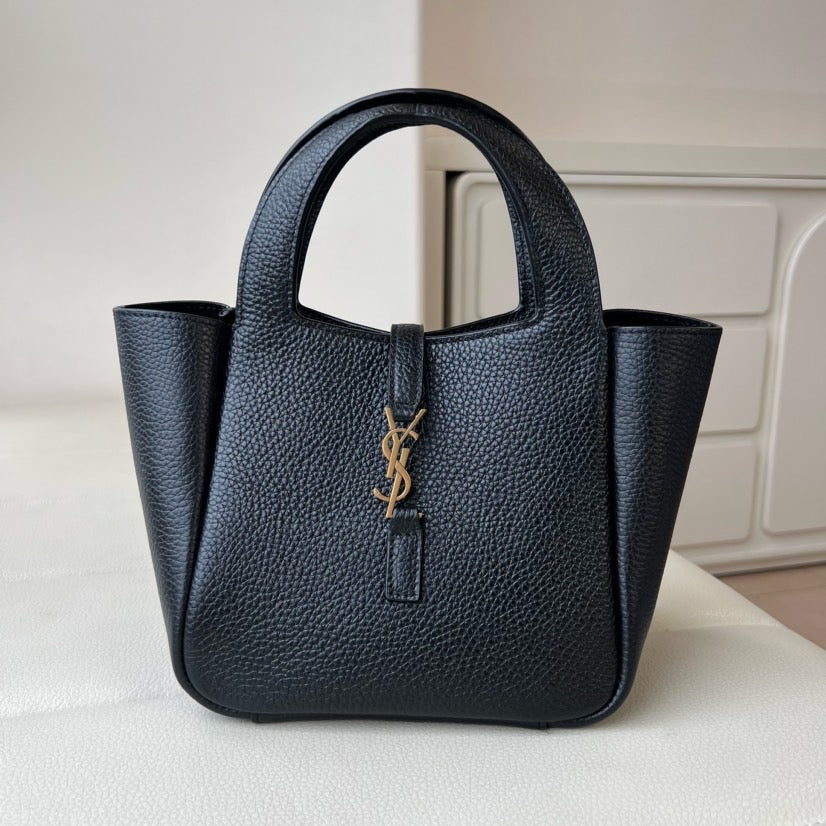 2026 LE 5 À 7 BABY BEA Black Grained Leather Tote Bag 872469AADUU1000