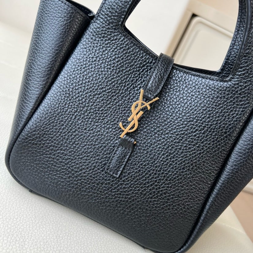 2026 LE 5 À 7 BABY BEA Black Grained Leather Tote Bag 872469AADUU1000