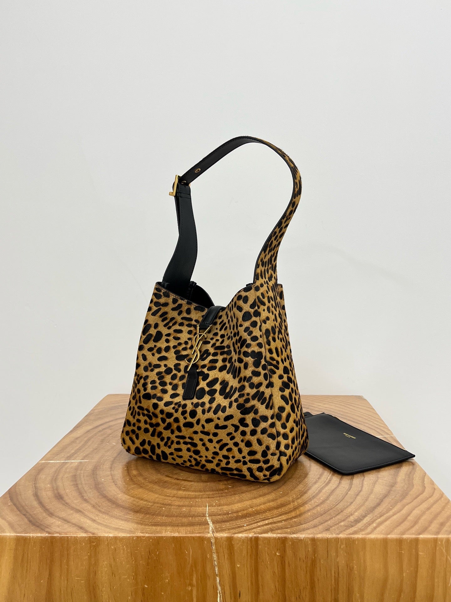 2026 LE 5 À 7 Soft Small Leopard-Print Horsehair Shoulder Bag 713938AAD0J2790